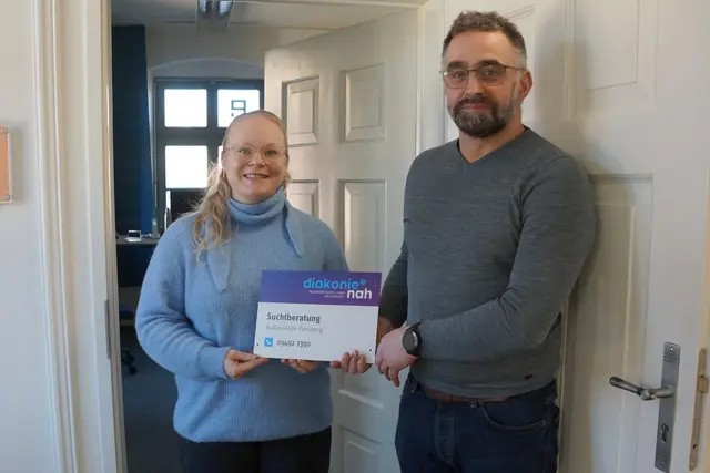 Foto (Iris Lederer): Gina Lübbecke und Thomas Mark (beide Diakonie NAH e.V.)