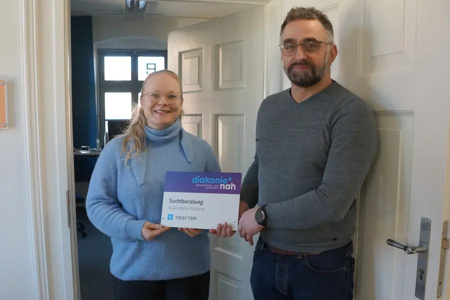 Foto (Iris Lederer): Gina Lübbecke und Thomas Mark (beide Diakonie NAH e.V.)